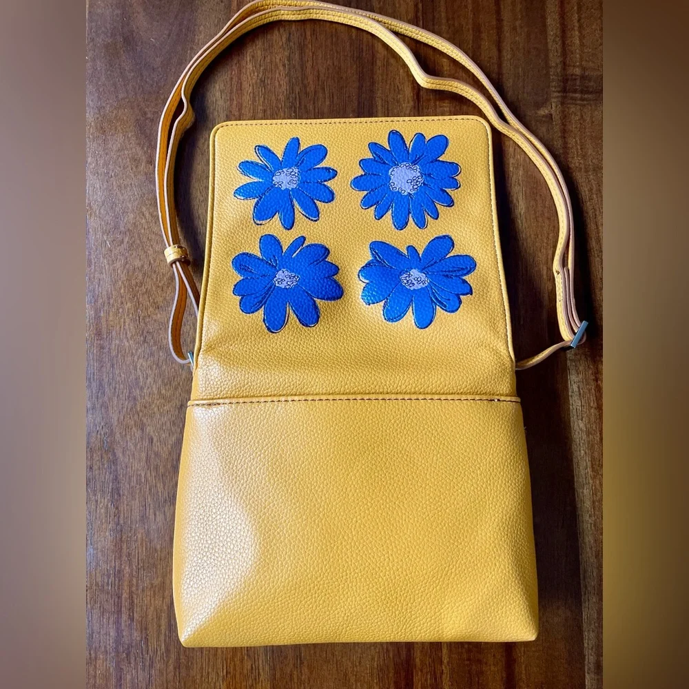 Vera Bradley Flower Crossbody Faux Leather - Picture 5 of 9